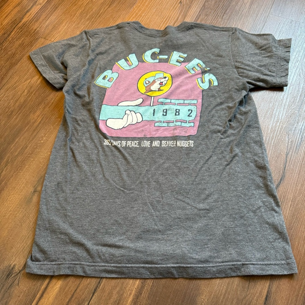 Buc-ees t-shirt Small - Picture 7 of 8